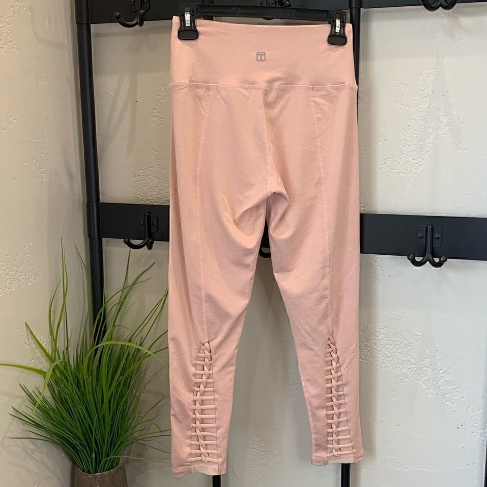 Tahari sport blush pink leggings size medium